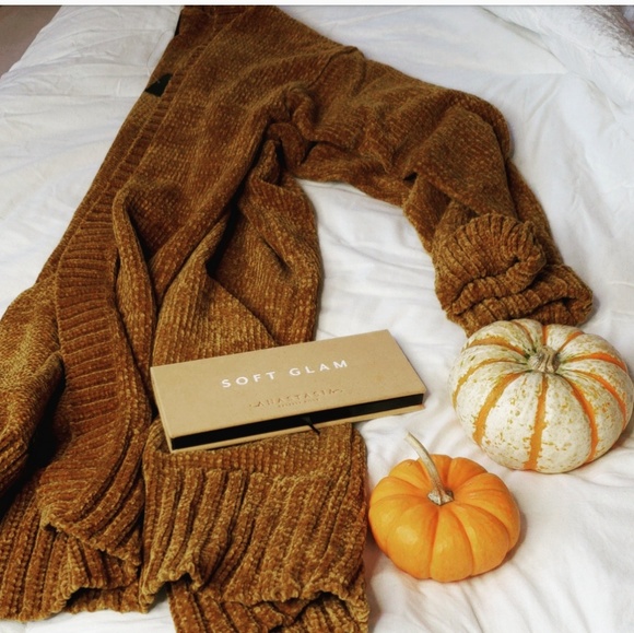 🆕️//The Sol// Chenille mustard yellow Cardigan - Picture 5 of 6